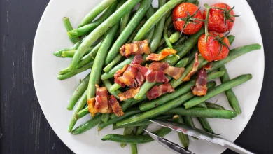 Foto gratuita judías verdes con tocino