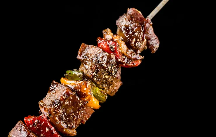 brochetas de ternera a la barbacoa con pimiento verde kebacs